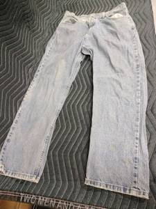 lot 1092 image: Wrangler classic light-wash relaxed-fit denim jeans 36x30