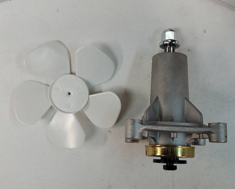 lot 45058 image: Mower Deck Spindle, Model Unknown