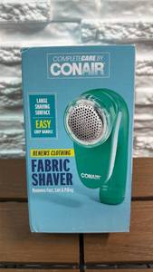lot 23 image: Conair Fabric Shaver with 3-Setting Distance Controller
