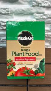 lot 89 image: Miracle-Gro Water Soluble Tomato Plant Food 1.5 lb