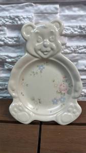 lot 110 image: Pfaltzgraff Children��s Teddy Bear-Shaped Plate in the Tea Rose Pattern