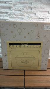 lot 111 image: Pfaltzgraff Perennials Tea Rose 3 qt Casserole Dish (025-A79-00)