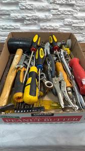 lot 140 image: Mixed Hand Tools Lot