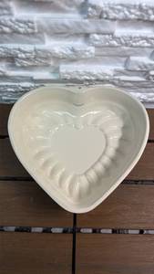 lot 203 image: Pfaltzgraff Heart-Shaped Ceramic Baking Dish in the Tea Rose Pattern
