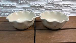 lot 204 image: Pair of 2 Pfaltzgraff Small Round Fluted Stoneware Bowls in the Tea Rose Pattern