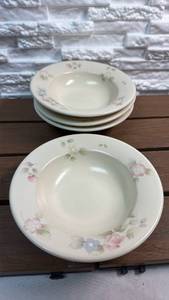 lot 205 image: Pfaltzgraff Ceramic Bowls in the Tea Rose Pattern - Set of 4