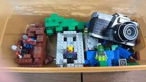 lot 224 image: Mixed Lot of Building Blocks (LEGO & other Types - Minifigures, Bricks & Plates Baseplates)