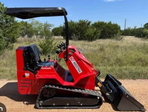 lot 544 image: AGT SDA-140T 0.8-Ton Tracked Mini Skid Steer Loader 15HP Rato Engine