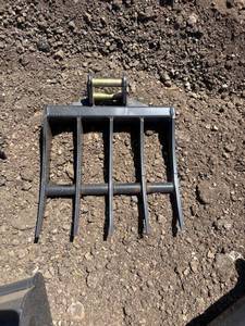 lot 742 image: 4-Tine Grapple Bucket Attachment with Pin Coupler