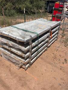lot 763 image: Bundle of steel 8 ft long white 50pcs