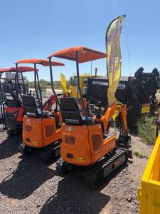 lot 782 image: LandHonor LHR-ME10X1 Mini Excavator 13HP 1800LBS 0.196yd�