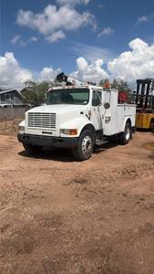 lot 1012 image: International Service Truck with IMT 5020 Crane and DA435HA Air Compressor 2002
