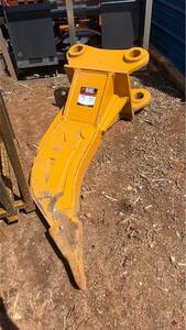 lot 1014 image: Excavator ripper Attachment cat 320