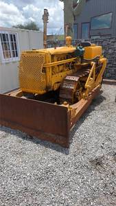 lot 1021 image: Caterpillar D4 dozer