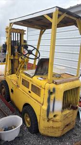 lot 1024 image: Forklift Industrial Material Handling Truck with Canopy