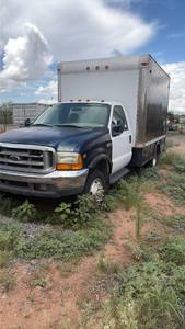 lot 1026 image: Ford F-550 Super Duty Box Truck