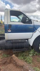 lot 1028 image: Ford F650 Super Duty Commercial Truck with Flatbed Chassis