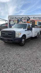 lot 1032 image: Ford F-350 Service Truck with Liftmoore 3612 Hydraulic Lift Gate