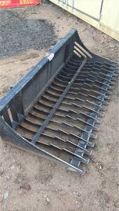 lot 1036 image: Pallet Fork Grapple Bucket Attachment with Tines