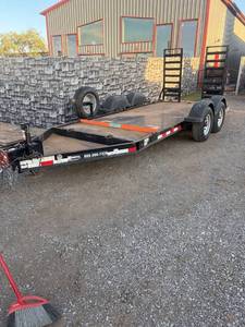lot 1045 image: Tandem axle trailer with two-wheel ramps