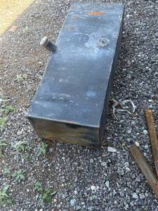 lot 1062 image: Metal gas tank