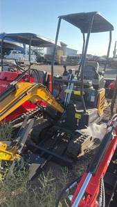 lot 347 image: Mx15rx Mini Excavator with canopy and Bucket Attachment