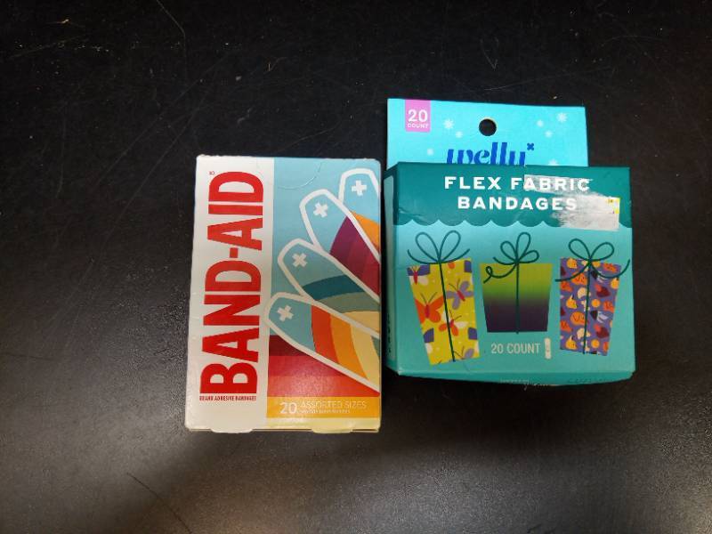 lot 1114 image: Band-Aid Adhesive Bandages 20 Count Assorted  Flex Fabric Bandages 20 Count Lot - Retail $12