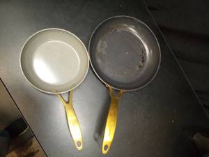 lot 1075 image: GreenPan Nonstick Fry Pan Set 2-Piece Yellow Handle - Retail $0