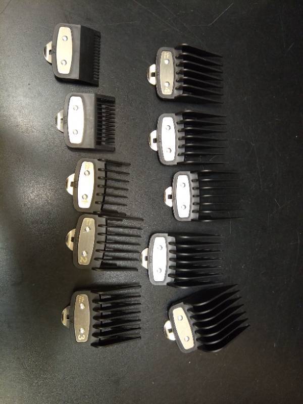 lot 2033 image: Clipper Guard Set with Multiple Sizes USA - Retail $20