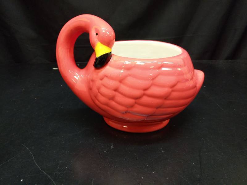 lot 2039 image: Ceramic Flamingo Shaped Bowl - Retail $15