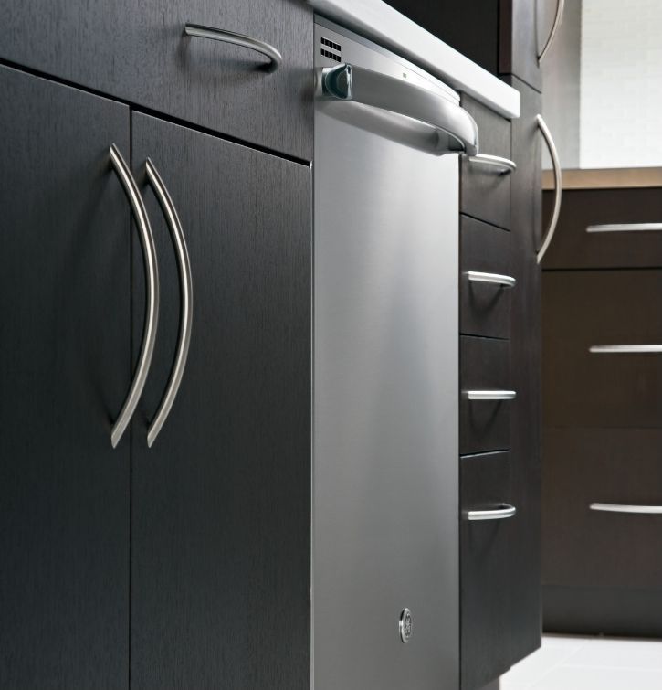 lot 20757 image: GE Dishwasher Built-In Stainless Steel - Retail $650