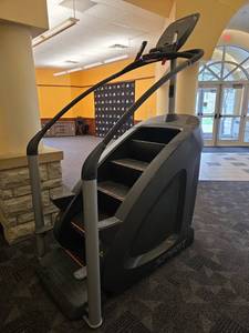 lot 23001 image: Spirit Stair Climber Cardio Exercise Machine