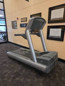 lot 23002 image: Life Fitness Treadmill Cardio Equipment - Model 93Ti