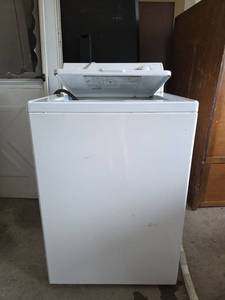 lot 23011 image: Maytag Top-Load Washing Machine 2-Speed - Model LAT94166AAE