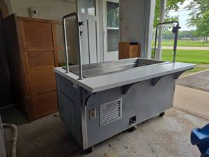 lot 23012 image: Vollrath Refrigerated Mobile Food Cart - Model M37066-5014K-19-CG