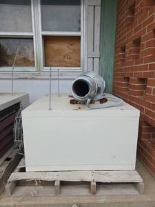 lot 23015 image: Reznor Unit Heater w Ductwork - Model UDAP200