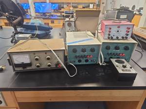 lot 23028 image: Heathkit Regulated L.V. Power Supply - Model IP-27