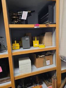 lot 23089 image: Jordan Electronics CD Y-750 Scale Model 5 Electroscope, Spectral Viewers, Antique Light Bulbs and More