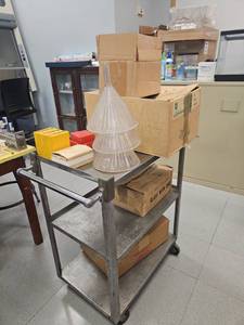 lot 23104 image: Glass Laboratory Set, Tunnels, bottles, Glass Vintage Slide Show
