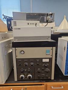 lot 23109 image: HP Hewlett Packard Gas Chromatograph w Integrator - Model 7673