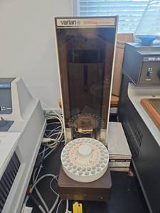 lot 23117 image: Varian Autosampler - Model 8200CX