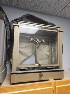 lot 23123 image: Sargent &amp Co. Double Pan Balance Scale Laboratory