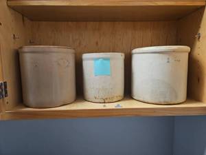 lot 23128 image: Stoneware Crock Set with Lid - 3 Pieces