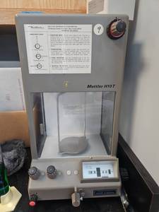 lot 23139 image: Mettler Analytical Balance Scale - Model H10T