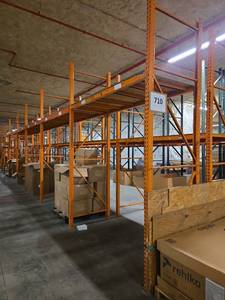 lot 4348 image: Industrial Pallet Racking System w Shelving