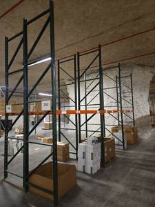 lot 4351 image: Pallet Racking System w Orange Beams & B Uprights