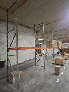 lot 4353 image: Pallet Racking System w Orange Beams & Steel Uprights
