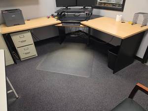 lot 18529 image: Contents of Room Including Desk, Filing Cabinets, Table, Chair and More