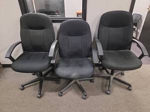 lot 18536 image: Set of 3 - Office Task Chair with Armrests and Casters&nbsp