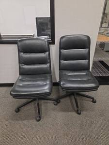 lot 18538 image: Set of 2 - Serta Black Leather Office Chair w Casters&nbsp